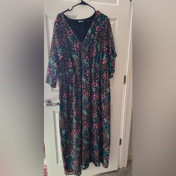 Gorgeous flowy sheer dress. - Picture 2 of 5